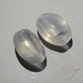 Shop natural 2.02ct ウォームホワイト シリマナイトキャッツアイ gems, 楕円形, from マダガスカル at GemSelect. In stock, global shipping!
