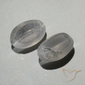 Shop natural 1.90ct ウォームホワイト シリマナイトキャッツアイ gems, 楕円形, from マダガスカル at GemSelect. In stock, global shipping!