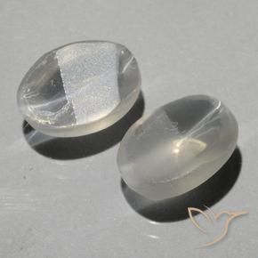 Shop natural 1.99ct ウォームホワイト シリマナイトキャッツアイ gems, 楕円形, from マダガスカル at GemSelect. In stock, global shipping!