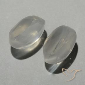 Shop natural 2.15ct ウォームホワイト シリマナイトキャッツアイ gems, 楕円形, from マダガスカル at GemSelect. In stock, global shipping!