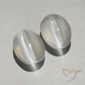 Shop natural 2.36ct ウォームホワイト シリマナイトキャッツアイ gems, 楕円形, from マダガスカル at GemSelect. In stock, global shipping!