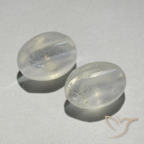 Shop natural 2.36ct ウォームホワイト シリマナイトキャッツアイ gems, 楕円形, from マダガスカル at GemSelect. In stock, global shipping!