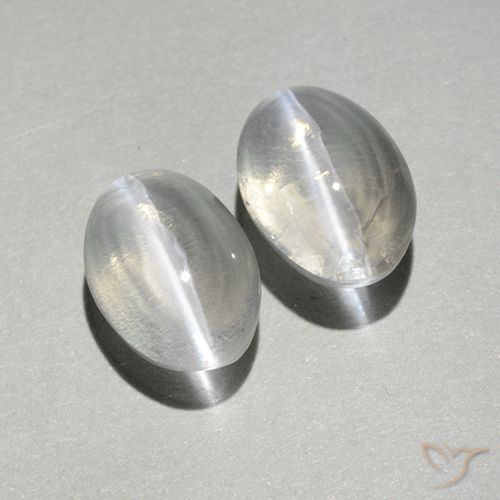 Shop natural 1.89ct ウォームホワイト シリマナイトキャッツアイ gems, 楕円形, from マダガスカル at GemSelect. In stock, global shipping!