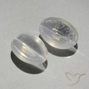 Shop natural 1.89ct ウォームホワイト シリマナイトキャッツアイ gems, 楕円形, from マダガスカル at GemSelect. In stock, global shipping!