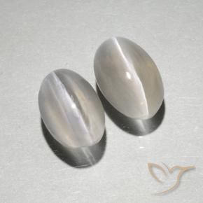 Shop natural 2.18ct ウォームホワイト シリマナイトキャッツアイ gems, 楕円形, from マダガスカル at GemSelect. In stock, global shipping!