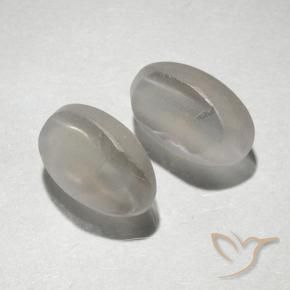 Shop natural 2.17ct ウォームホワイト シリマナイトキャッツアイ gems, 楕円形, from マダガスカル at GemSelect. In stock, global shipping!