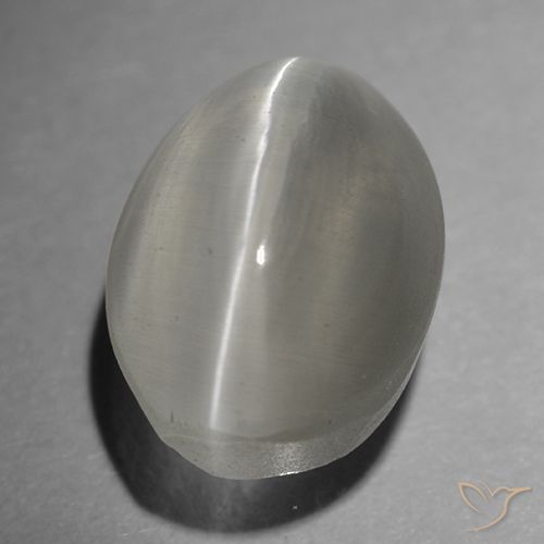 1.65カラットの天然非常に薄い灰色シリマナイトキャッツアイ（7.5×5.7 mm・オーバルカット）