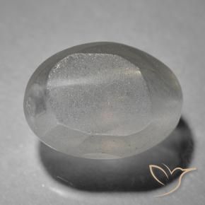 1.63カラットの天然非常に薄い灰色シリマナイトキャッツアイ、楕円形、透明