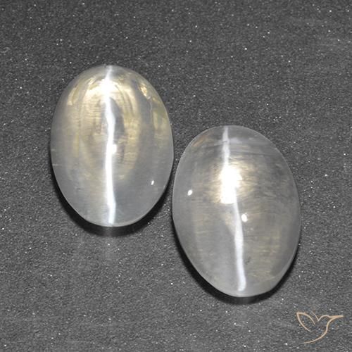 Shop natural 2.69ct ウォームホワイト シリマナイトキャッツアイ gems, 楕円形, from マダガスカル at GemSelect. In stock, global shipping!