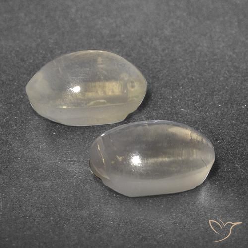 Shop natural 2.69ct ウォームホワイト シリマナイトキャッツアイ gems, 楕円形, from マダガスカル at GemSelect. In stock, global shipping!