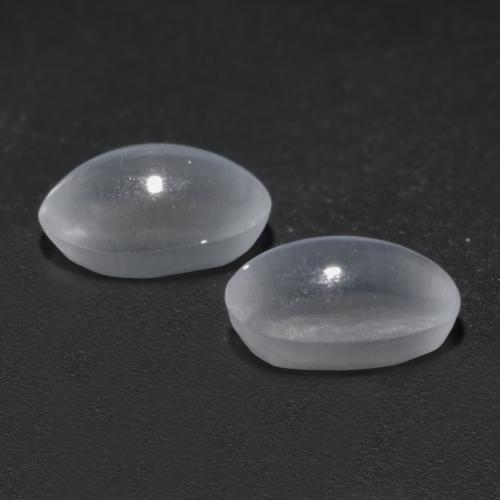 2.45カラットの天然ホワイトSillimanite Cat's Eye（7.7×5 mm・オーバルカット）