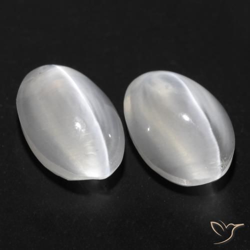 Shop natural 2.20ct ホワイト シリマナイトキャッツアイ gems, 楕円形, from マダガスカル at GemSelect. In stock, global shipping!