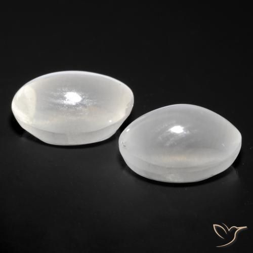 Shop natural 2.20ct ホワイト シリマナイトキャッツアイ gems, 楕円形, from マダガスカル at GemSelect. In stock, global shipping!