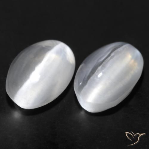 Shop natural 2.23ct ホワイト シリマナイトキャッツアイ gems, 楕円形, from マダガスカル at GemSelect. In stock, global shipping!