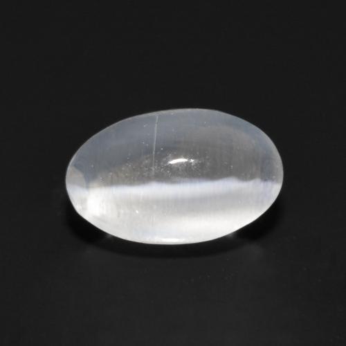 0.81カラットの天然半透明ホワイトSillimanite Cat's Eye（6.6×4.1 mm・オーバルカット）