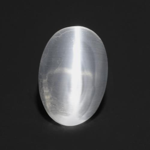0.80カラットの天然半透明ホワイトSillimanite Cat's Eye（6.7×4.6 mm・オーバルカット）