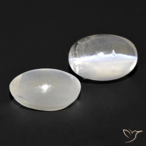 Shop natural 1.89ct 非常に薄い灰色 シリマナイトキャッツアイ gems, 楕円形, from マダガスカル at GemSelect. In stock, global shipping!