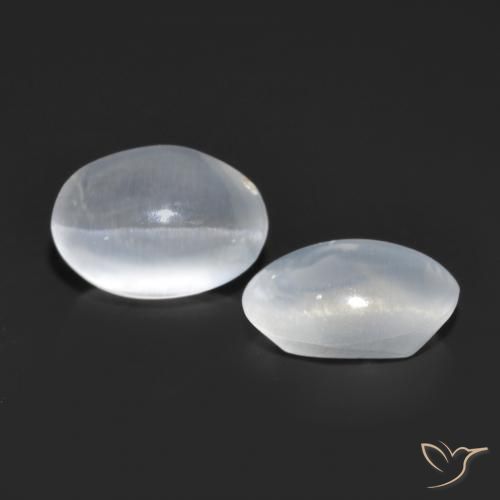 Shop natural 1.58ct 半透明ホワイト シリマナイトキャッツアイ gems, 楕円形, from マダガスカル at GemSelect. In stock, global shipping!