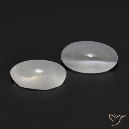 Shop natural 1.36ct ホワイト シリマナイトキャッツアイ gems, 楕円形, from マダガスカル at GemSelect. In stock, global shipping!