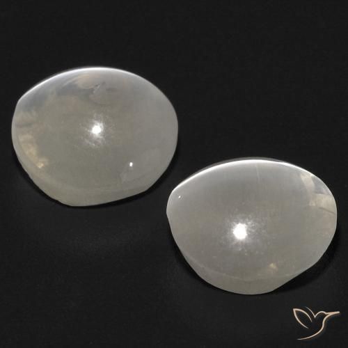 Shop natural 2.68ct ウォームホワイト シリマナイトキャッツアイ gems, 楕円形, from マダガスカル at GemSelect. In stock, global shipping!