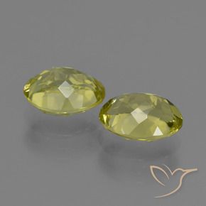 Shop natural 4.08ct グリーンイエロー シリマナイト gems, 楕円形, from スリランカ at GemSelect. In stock, global shipping!