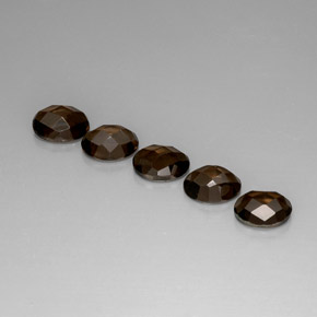カラットの天然スモーキーブラウンスモーキークォーツ（7.1×5.1 mm・透明）