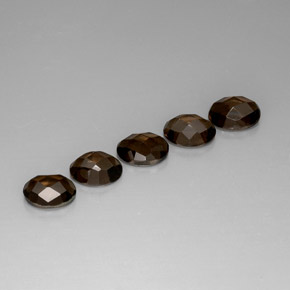 カラットの天然スモーキーブラウンスモーキークォーツ（7.1×5.1 mm・透明）