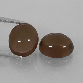 カラットの天然スモーキーブラウンスモーキークォーツ（10.9×9.1 mm・オーバルカット）