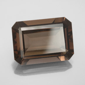 12.60カラットの天然ブラウンスモーキークォーツ（17.8×12.8 mm・エメラルドカット）