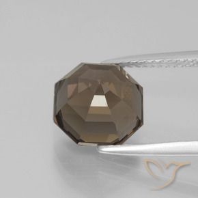 3.70カラットの天然ミディアムダークブラウンスモーキークォーツ（9.3×9.1 mm・エメラルドカット）