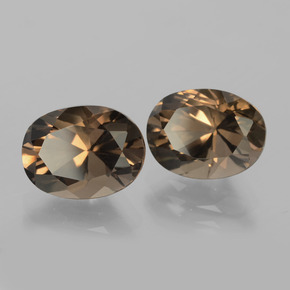 カラットの天然ブラウンスモーキークォーツ（10.7x8 mm・オーバルカット）