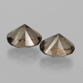 カラットの天然ブラウンスモーキークォーツ（10.7x8 mm・オーバルカット）