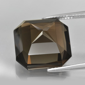 14.50カラットの天然アンバーブラウンスモーキークォーツ（15.1×15 mm・エメラルドカット）
