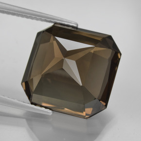 15.84カラットの天然ダークブラウンスモーキークォーツ（14.8×14.7 mm・エメラルドカット）