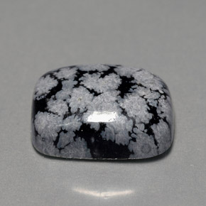 7.03カラットの天然スノーフレークスノーフレークオブシディアン（17.4×10.3 mm・クッションカット）