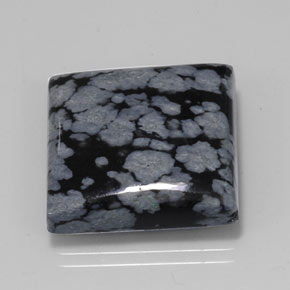 20.67カラットの天然グレー・ホワイト・ブラックスノーフレークオブシディアン（20×19.8 mm・四角）
