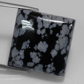 21.45カラットの天然グレー・ホワイト・ブラックスノーフレークオブシディアン（19.9×19.9 mm・四角）