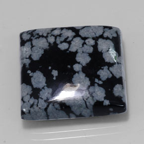21.53カラットの天然グレー・ホワイト・ブラックスノーフレークオブシディアン（19.9×19.9 mm・四角）