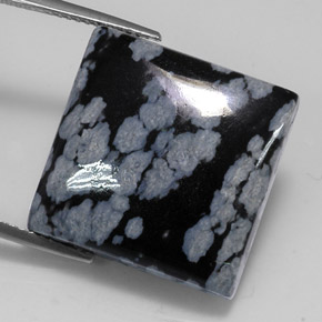 22.60カラットの天然グレー・ホワイト・ブラックスノーフレークオブシディアン（19.7×19.7 mm・四角）