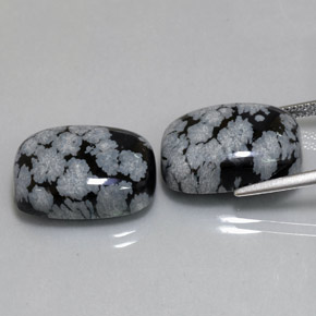カラットの天然ブラック＆ホワイトスノーフレークオブシディアン（18×13.1 mm・クッションカット）
