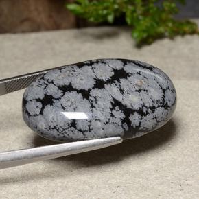 39.18カラットの天然マルチカラースノーフレークオブシディアン（32.7×20.9 mm・オーバルカット）
