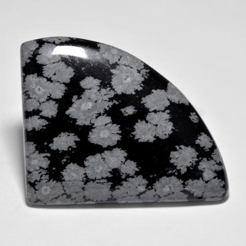 44.61カラットの天然マルチカラースノーフレークオブシディアン（33.2×27.3 mm・ファンシーシェイプ）