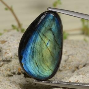11.39カラットの天然マルチカラースペクトロライト（22.8×14.5 mm・ファンシーシェイプ）
