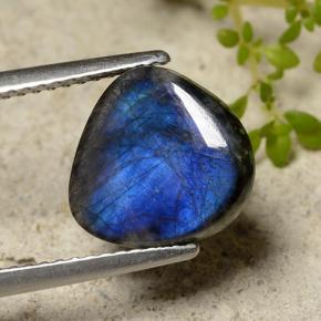 2.60カラットの天然マルチカラースペクトロライト、ファンシーシェイプ、オペーク