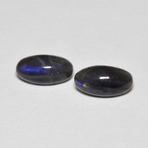 1.37カラットの天然マルチカラースペクトロライト（8.1×4.3 mm・オーバルカット）