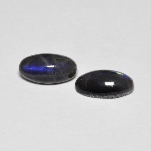 1.37カラットの天然マルチカラースペクトロライト（8.1×4.3 mm・オーバルカット）