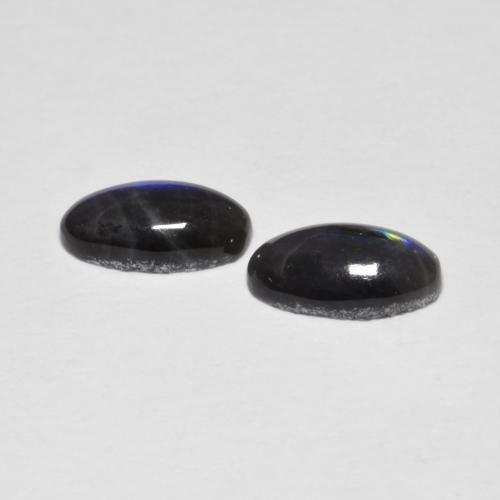 1.37カラットの天然マルチカラースペクトロライト（8.1×4.3 mm・オーバルカット）