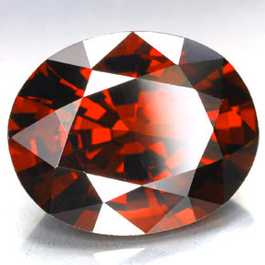 9.53カラットの天然レッドスペサルティンガーネット（14.3×11.5 mm・オーバルカット）