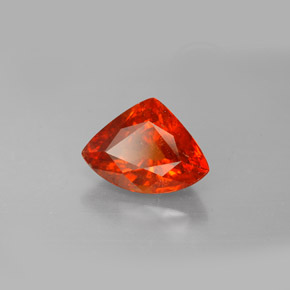 2.57カラットの天然マンダリンオレンジスペサルティンガーネット（10.1×7.4 mm・ファンシーシェイプ）