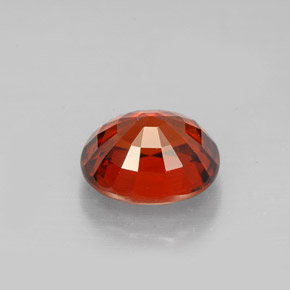 2.77カラットの天然赤みがかったオレンジスペサルティンガーネット（8.4×7.2 mm・オーバルカット）